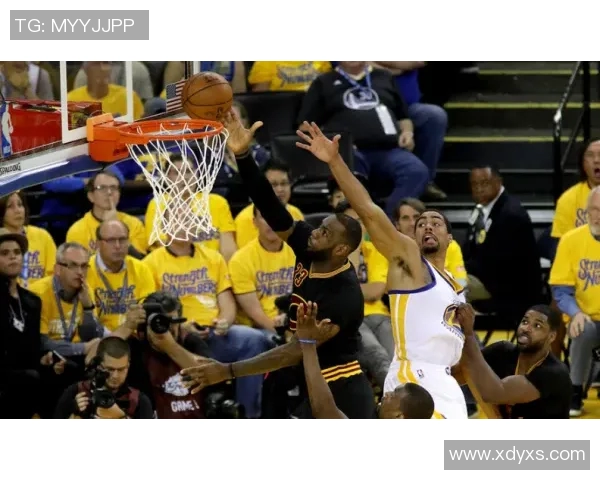 篮球比赛激烈对决，最终比分定胜负，球队实力展现精彩时刻