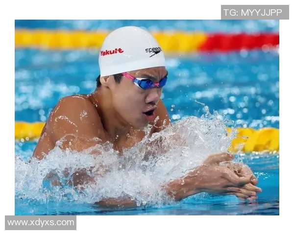 香港游泳运动员的奋斗与荣耀：从泳池到国际舞台的成长历程